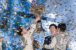 九游-关于Rookie回归赛场，赛况扑朔迷离首场状态亮眼，FPX观众沸腾！的信息