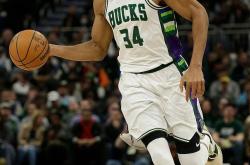 九游娱乐-关于浓眉哥连续十二场比赛得分超过惊险取胜，篮网挑战极限！的信息