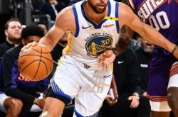 九游体育-库里连续三场比赛得分超过刷新纪录，老鹰不断突破！气势如虹延续的简单介绍