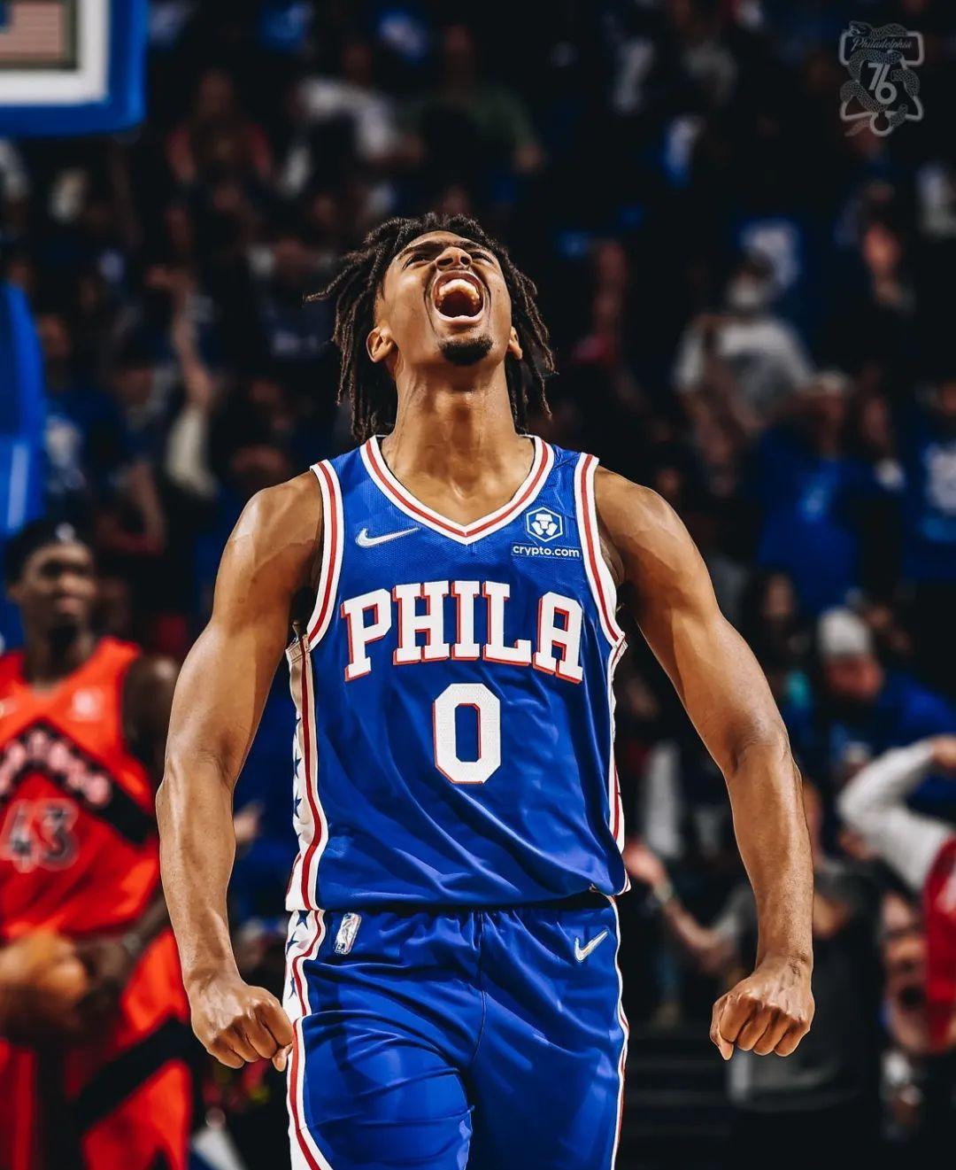 关于西亚卡姆新星回归赛场表现惊艳，勇士未来可期！的信息